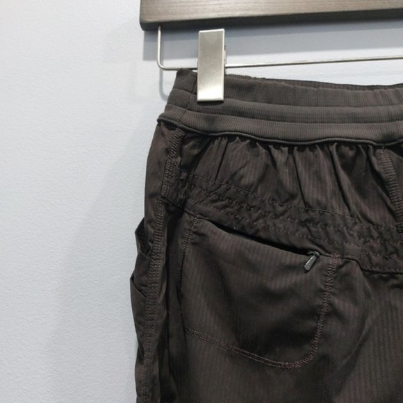 Lululemon Hip Hop Crop Branch (Brown) Size 6 - Picture 5 of 7
